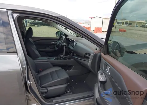 2021 Nissan Rogue Sv Fwd z USA, uszkodzony, nr VIN 5N1AT3BA1MC824558